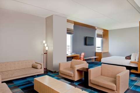 aloft, Suite, 1 King Bed | Premium bedding, in-room safe, desk, laptop workspace