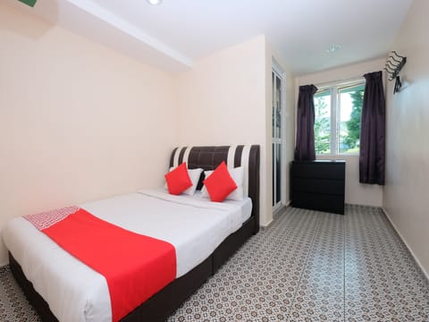 Standard Double Room | Free WiFi, bed sheets