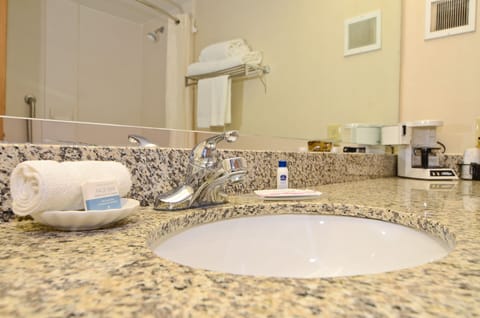 Standard Room, 1 King Bed with Sofa bed, Accessible, Non Smoking (with Sofabed) | Bathroom amenities | Hair dryer, towels, soap, toilet paper