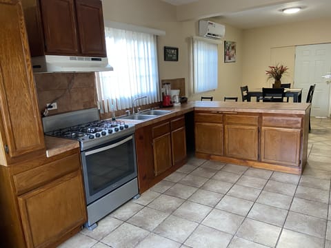 Comfort House, 3 Bedrooms | Private kitchen | Full-size fridge, microwave, oven, stovetop