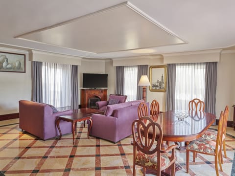 Junior Suite | In-room safe, desk, soundproofing, iron/ironing board