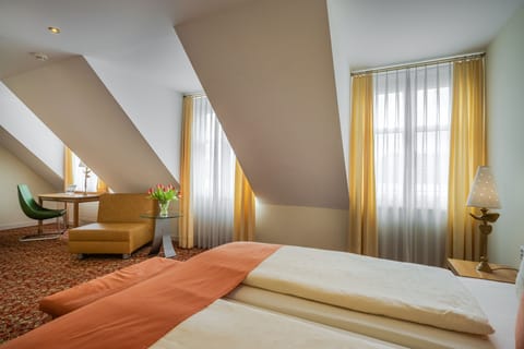 Comfort Double or Twin Room, 1 Bedroom | Premium bedding, free minibar, in-room safe, desk