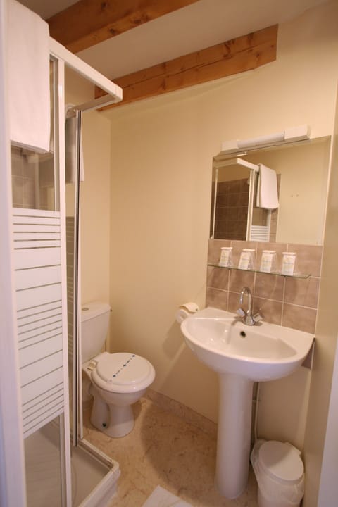 Shower, free toiletries, towels