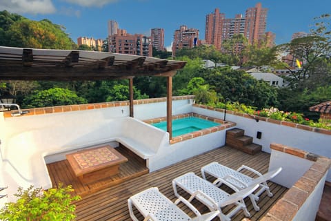 Luxury Apartment, 4 Bedrooms, Jetted Tub, Courtyard Area (Cielo) | City view