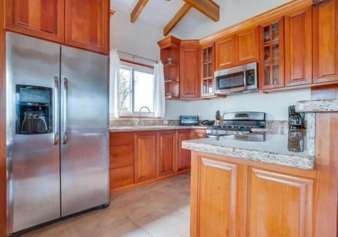 Elite House, 2 Bedrooms, Pool View, Poolside | Private kitchen | Fridge, microwave, oven, stovetop