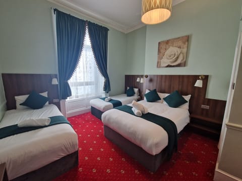 Classic Quadruple Room | Iron/ironing board, free WiFi, bed sheets