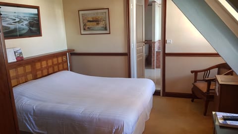 Superior Double Room | Minibar, desk, laptop workspace, blackout drapes