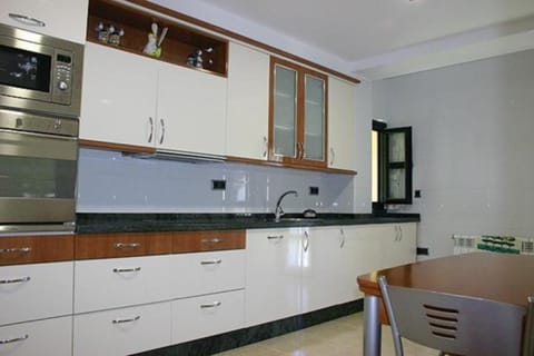 Apartment, 2 Bedrooms | Private kitchen | Full-size fridge, microwave, oven, cookware/dishes/utensils