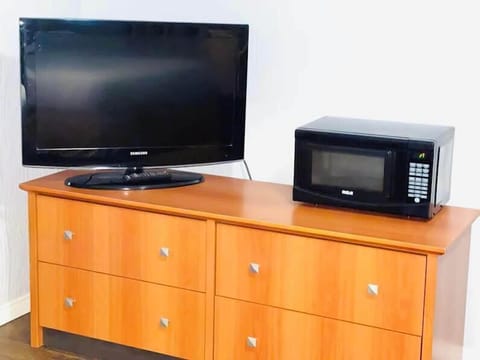 Comfort Double Room, 2 Queen Beds, Non Smoking | Desk, iron/ironing board, free WiFi, bed sheets