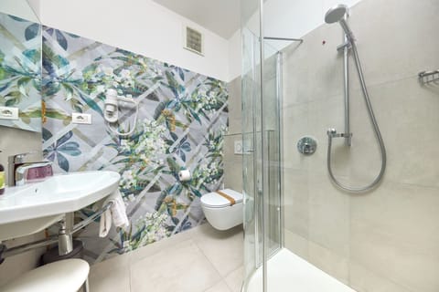 Panoramic Room, Lake View | Bathroom | Shower, hair dryer, bidet, towels