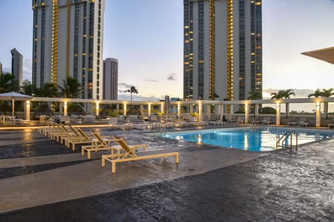 Outdoor pool, sun loungers