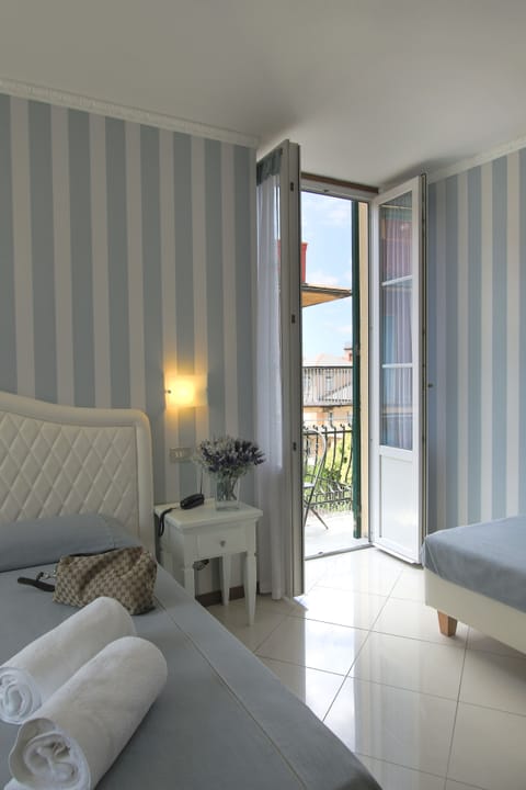 Deluxe Room, 1 Bedroom, Balcony | Frette Italian sheets, premium bedding, in-room safe, desk