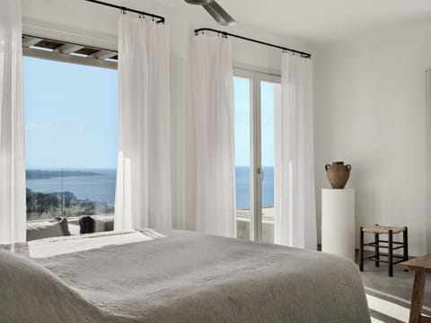 Honeymoon Sunset & Sea View Suite with Heated Plunge Pool | Premium bedding, pillowtop beds, minibar, in-room safe