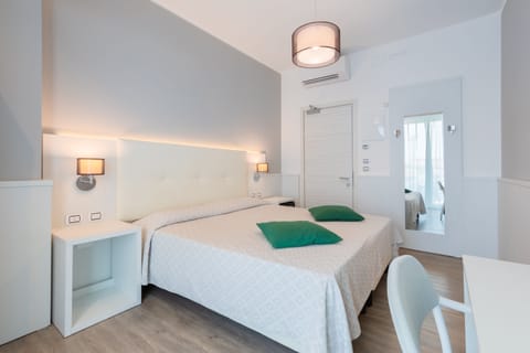 Double Room, Sea View | In-room safe, desk, blackout drapes, free WiFi