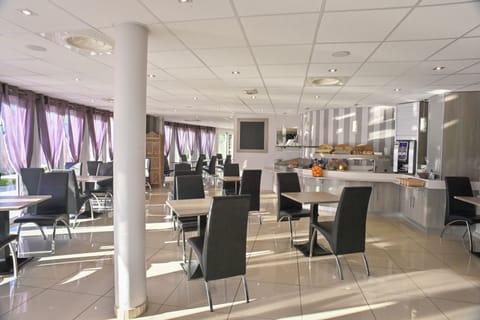 Lunch and dinner served, French cuisine