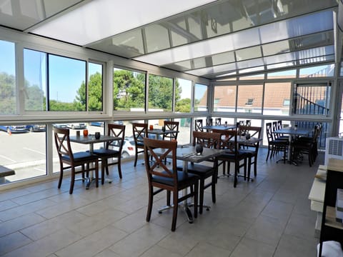 Breakfast and dinner served, French cuisine