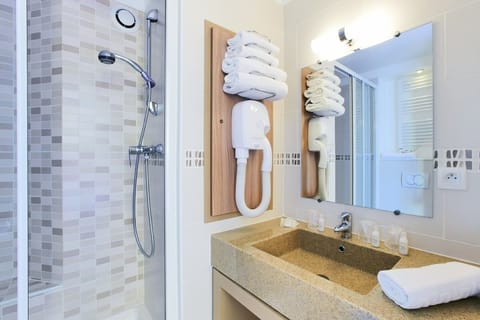 Shower, free toiletries, hair dryer, towels