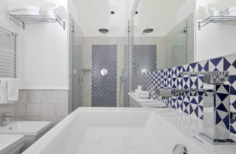 Classic Double or Twin Room | Bathroom | Eco-friendly toiletries, hair dryer, slippers, bidet