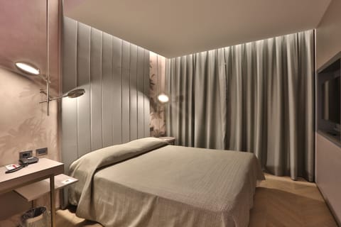 Hypo-allergenic bedding, Select Comfort beds, minibar, in-room safe