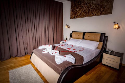 In-room safe, desk, soundproofing, free WiFi