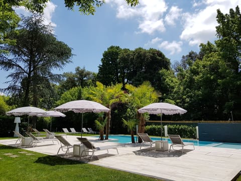 Seasonal outdoor pool, an infinity pool, pool umbrellas, sun loungers