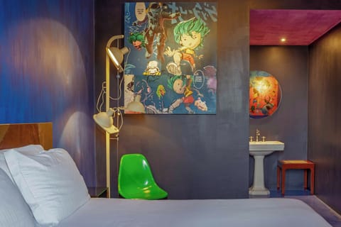 Superior Double Room | Bathroom | Shower, rainfall showerhead, free toiletries, hair dryer