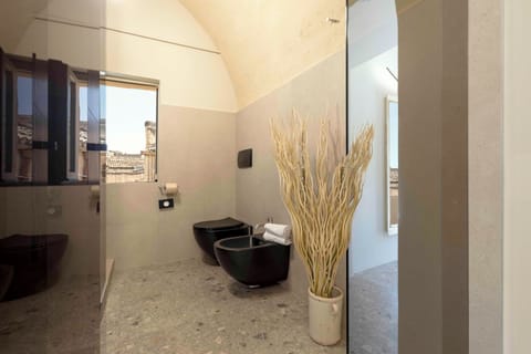 Palazziata Patio | Bathroom | Hair dryer, bathrobes, slippers, bidet