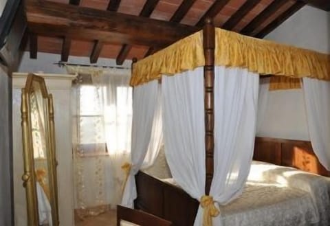 Desk, iron/ironing board, free WiFi