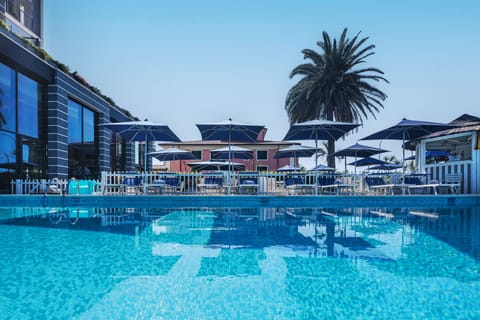 Seasonal outdoor pool, pool umbrellas