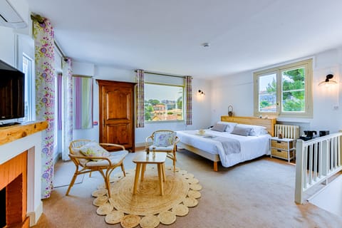 Suite, Sea View | Premium bedding, minibar, in-room safe, individually decorated