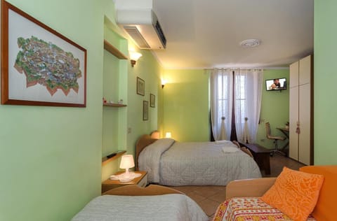 Triple Room, Private Bathroom | Desk, soundproofing, rollaway beds, free WiFi