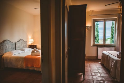 Suite, 2 Bedrooms, Vineyard View | Free WiFi, bed sheets