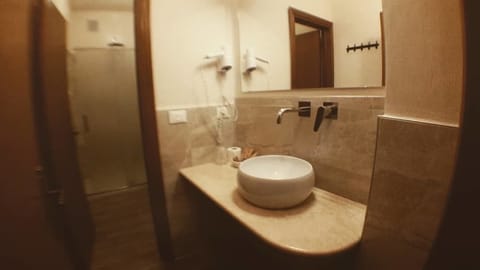 Superior Apartment | Bathroom | Free toiletries, hair dryer, towels