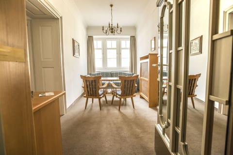 Junior Suite | Premium bedding, minibar, in-room safe, desk