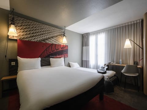 Premium bedding, in-room safe, desk, iron/ironing board