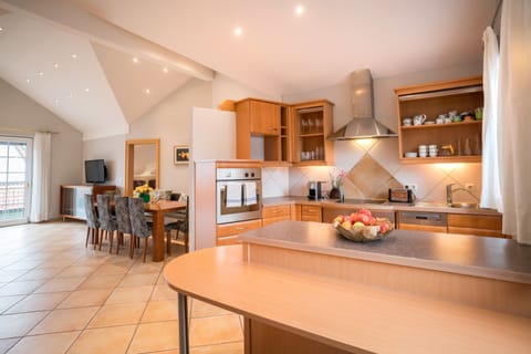Deluxe Penthouse, 4 Bedrooms, Non Smoking, Patio (inkl. 80€ Endreinigung) | Living area | TV, pay movies