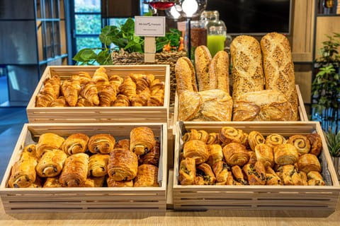 Daily buffet breakfast for a fee