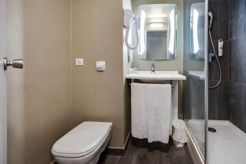 Standard Room, 2 Twin Beds | Bathroom | Shower, eco-friendly toiletries, hair dryer, towels