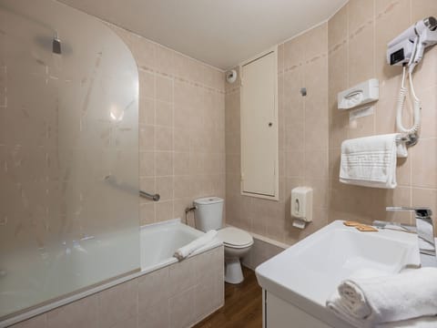 Premium bedding, in-room safe, desk, blackout drapes