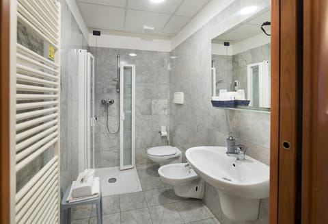 Comfort Double Room, 1 Queen Bed, Balcony | Bathroom | Shower, free toiletries, hair dryer, bidet