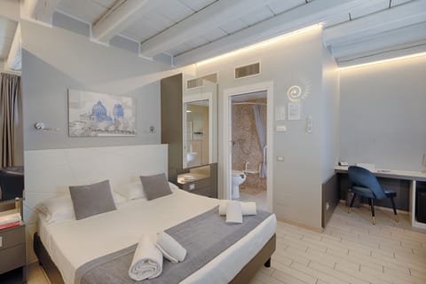 Double Room, 1 Queen Bed, Mobility Accessible, Annex Building | In-room safe, desk, blackout drapes, soundproofing