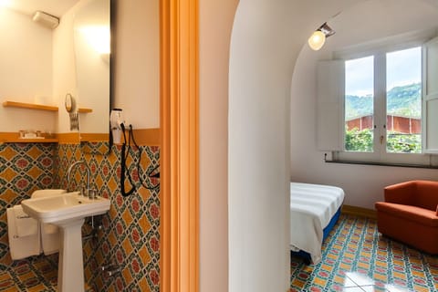 Double Room | Bathroom | Deep soaking tub, free toiletries, hair dryer, bidet