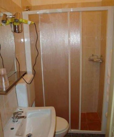 In-room safe, desk, free WiFi