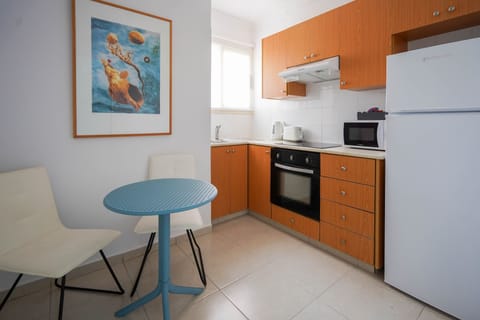 Suite, 1 Bedroom (Apartment) | Private kitchen | Fridge, microwave, coffee/tea maker, cookware/dishes/utensils