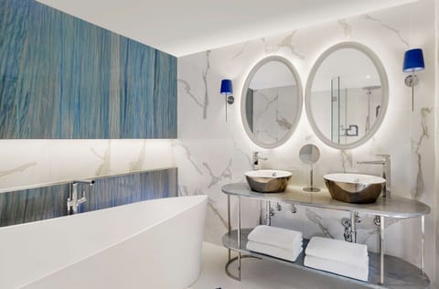 Suite, Sea View (Grand Brioni) | Bathroom | Shower, free toiletries, hair dryer, bathrobes