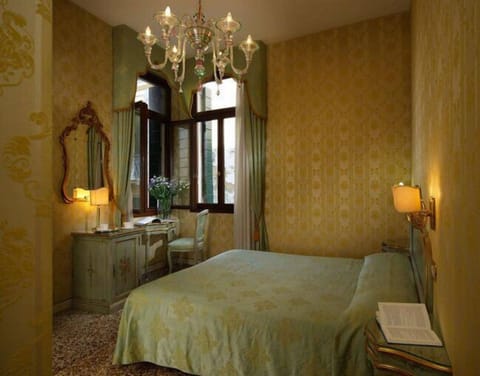 Double Room, Canal View | In-room safe, desk, soundproofing, free WiFi