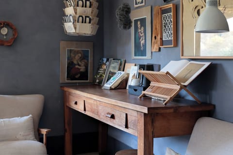 Junior Suite, 1 King Bed | Living area