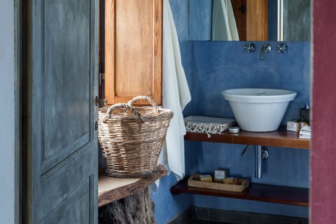 Design Suite, 1 King Bed, Hill View | Bathroom | Shower, free toiletries, hair dryer, bathrobes