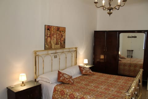 Standard Double Room, Shared Bathroom | Egyptian cotton sheets, premium bedding, individually decorated