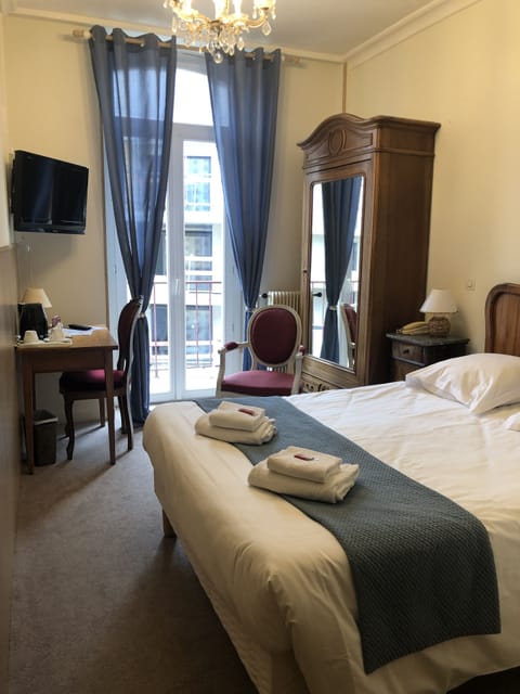 Standard Double Room, 1 Double Bed, Non Smoking, Private Bathroom | Premium bedding, Select Comfort beds, individually furnished, desk